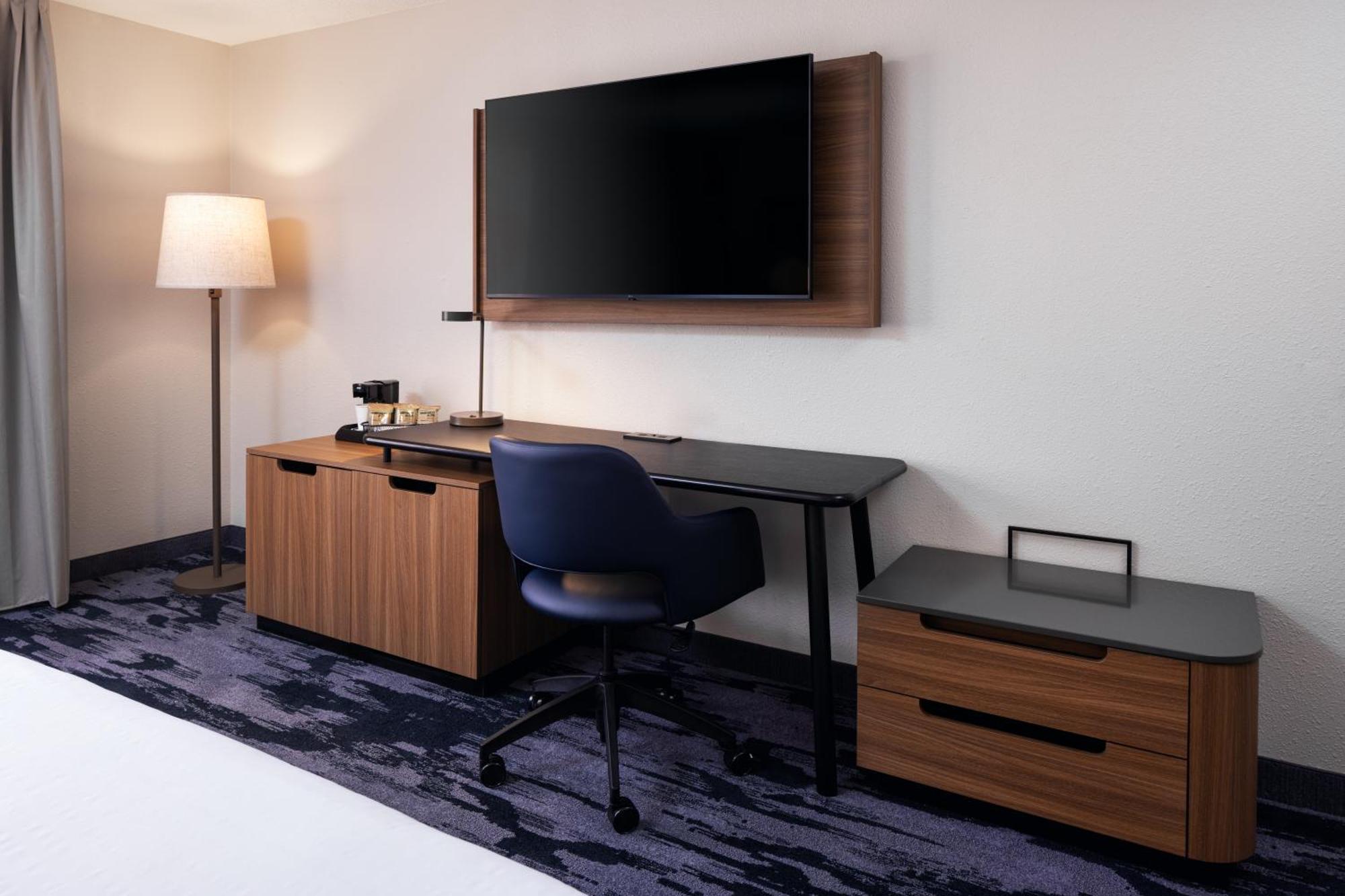 Fairfield & By Marriott Columbus East 3*