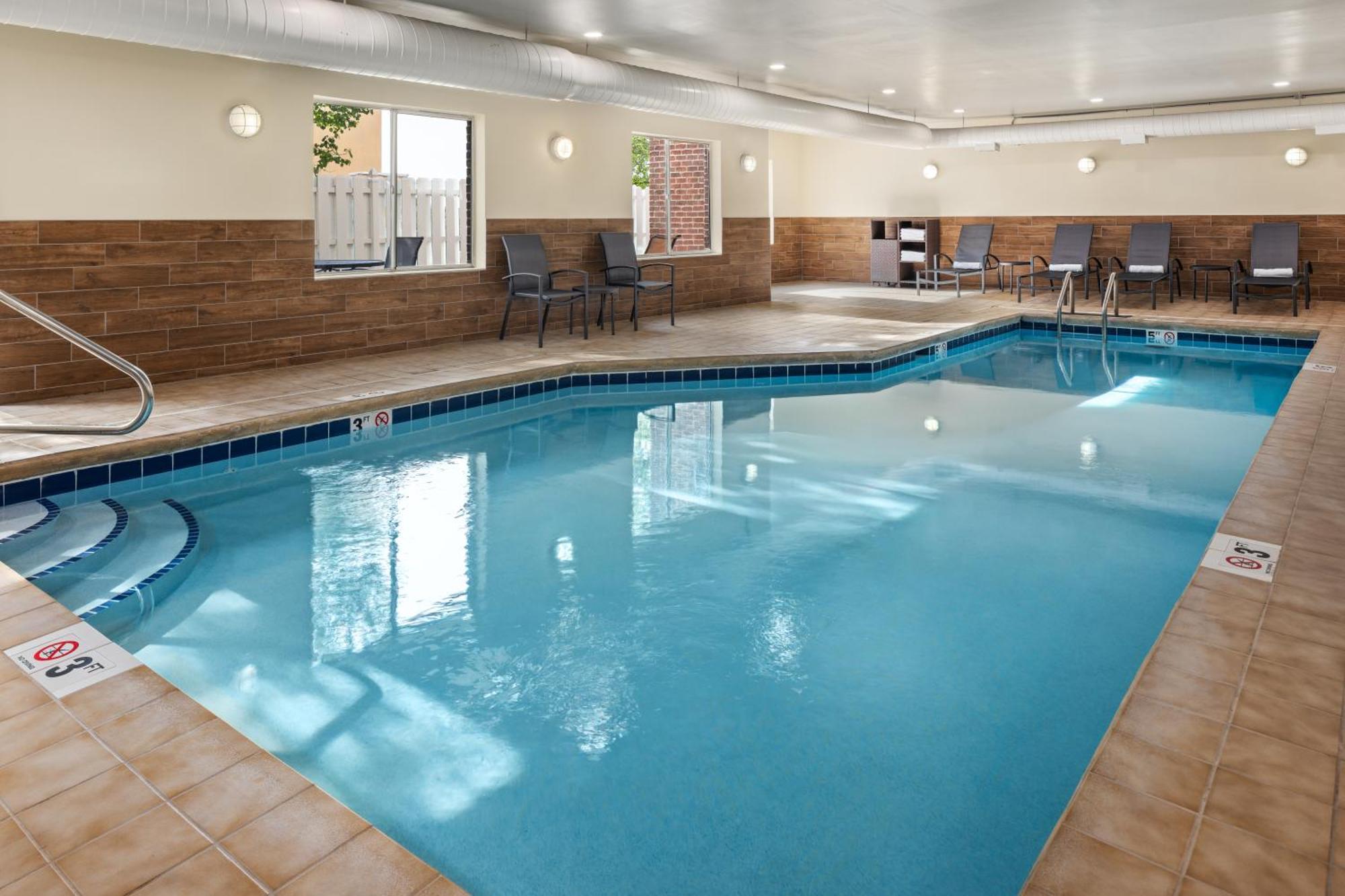 Fairfield & By Marriott Columbus East 3*